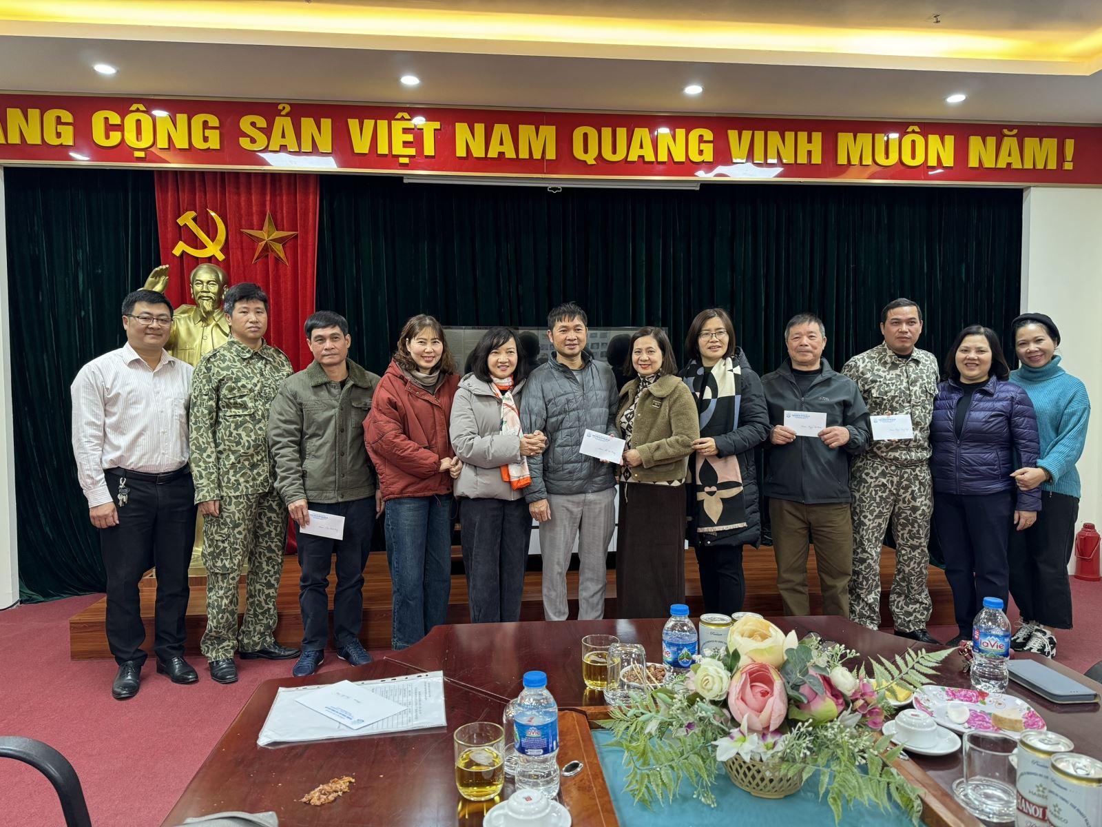 Gặp mặt truyền thống cán bộ, giáo viên, nhân viên nhân ngày hội Quốc phòng toàn dân và kỷ niệm ngày thành lập QĐND Việt Nam