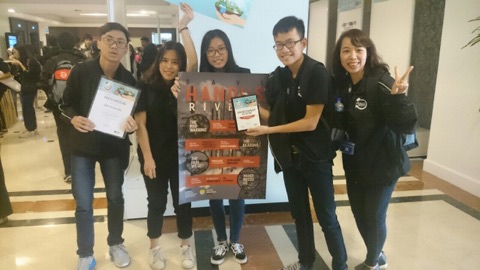 Đoàn học sinh Trường Kim Liên giảnh giải thưởng Chương trình Môi trường Sunburst 2017 tại Singapore!